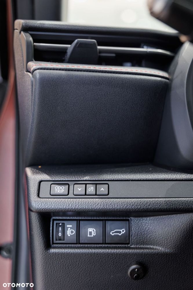 Lexus LBX 1.5 Hybrid Emotion - 35