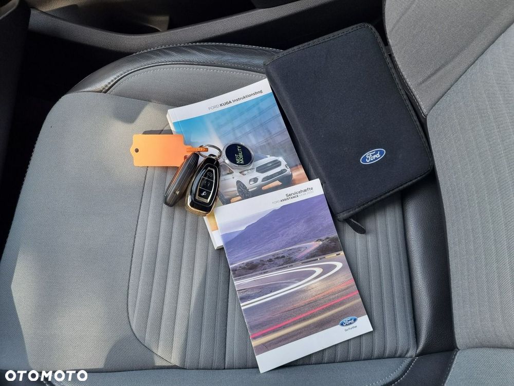 Ford Kuga 1.5 EcoBoost 2x4 Titanium - 24