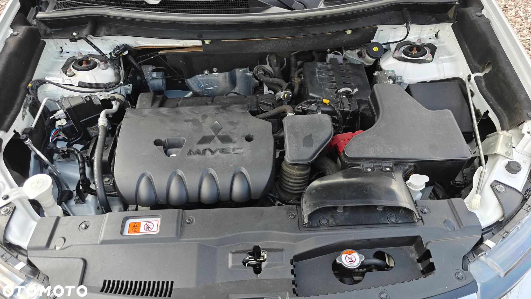 Mitsubishi Outlander 2.4 4WD CVT Instyle - 34
