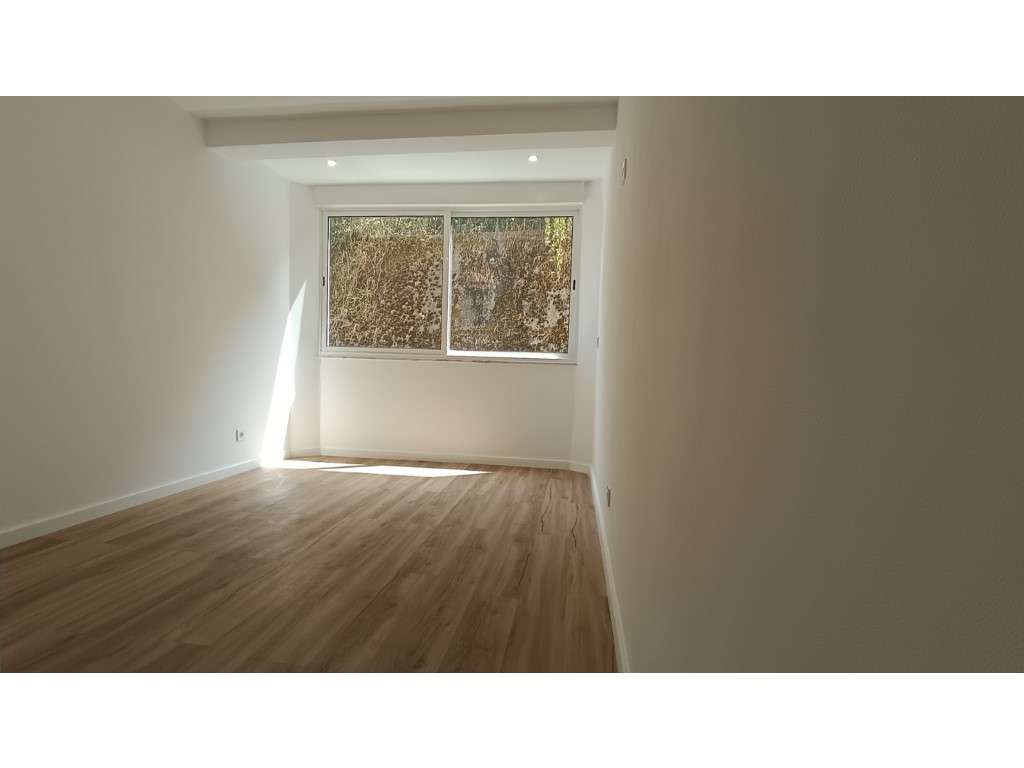 T2 Totalmente Renovado na Amadora | Excelente Exposição Solar - Grande imagem: 2/30
