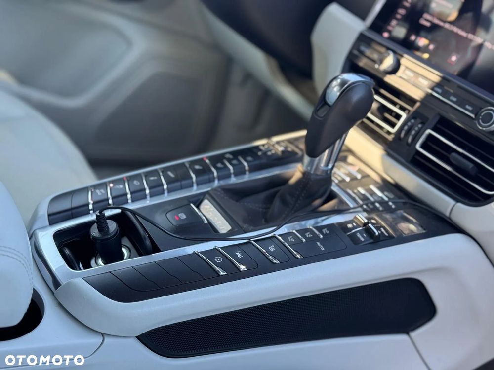 Porsche Macan Standard - 11