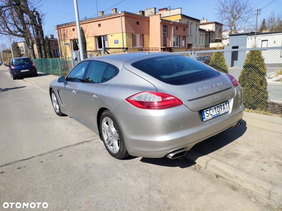 Porsche Panamera - 4