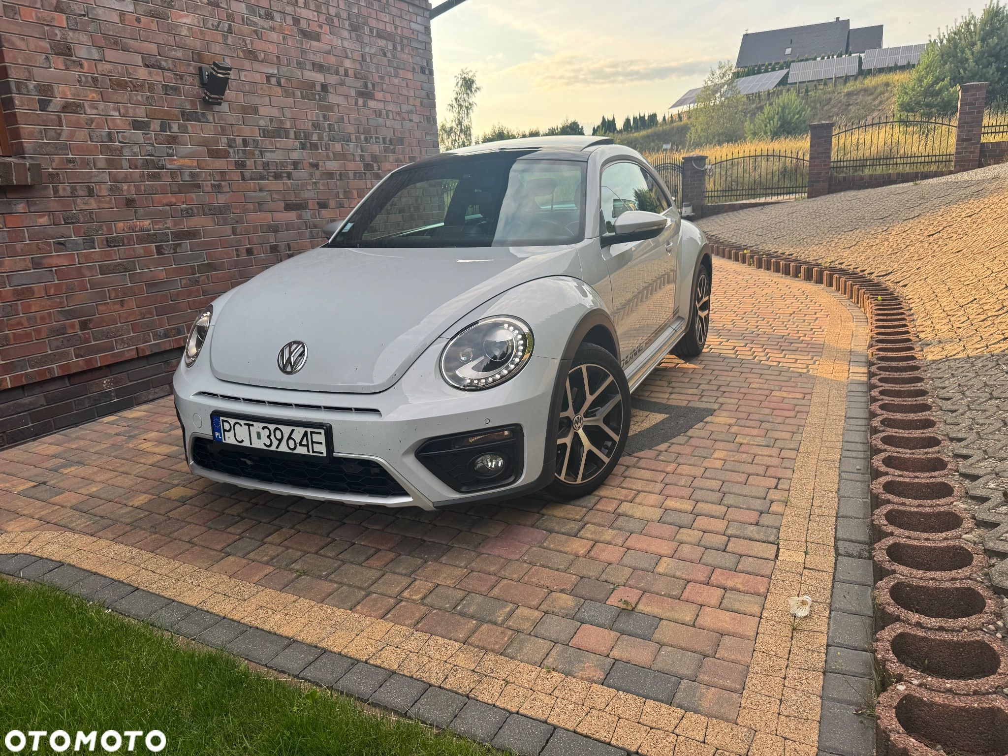 Volkswagen Beetle The 2.0 TDI DPF Blue Motion Technologie Dune - 1