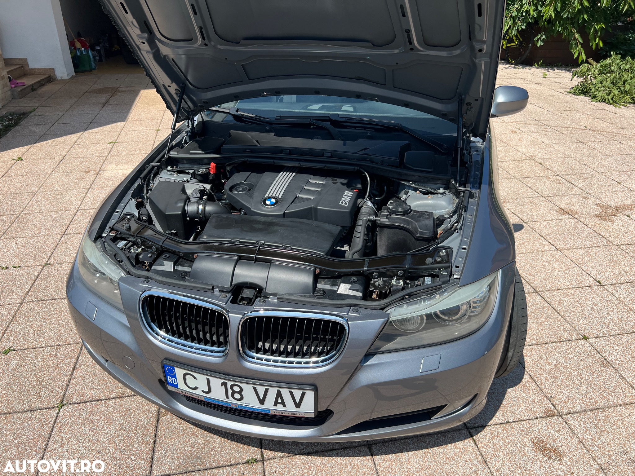 BMW Seria 3 320d DPF Touring - 12