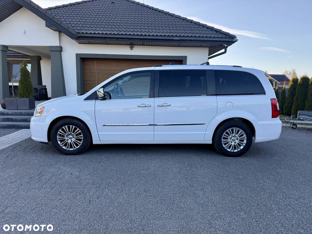 Chrysler Town & Country 3.6 Limited - 7