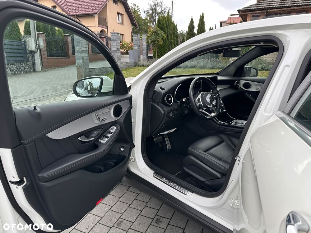 Mercedes-Benz GLC 300 4Matic 9G-TRONIC AMG Line Plus - 16