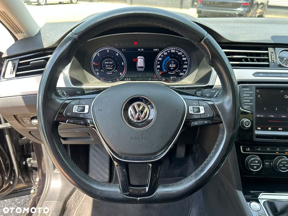 Volkswagen Passat - 11