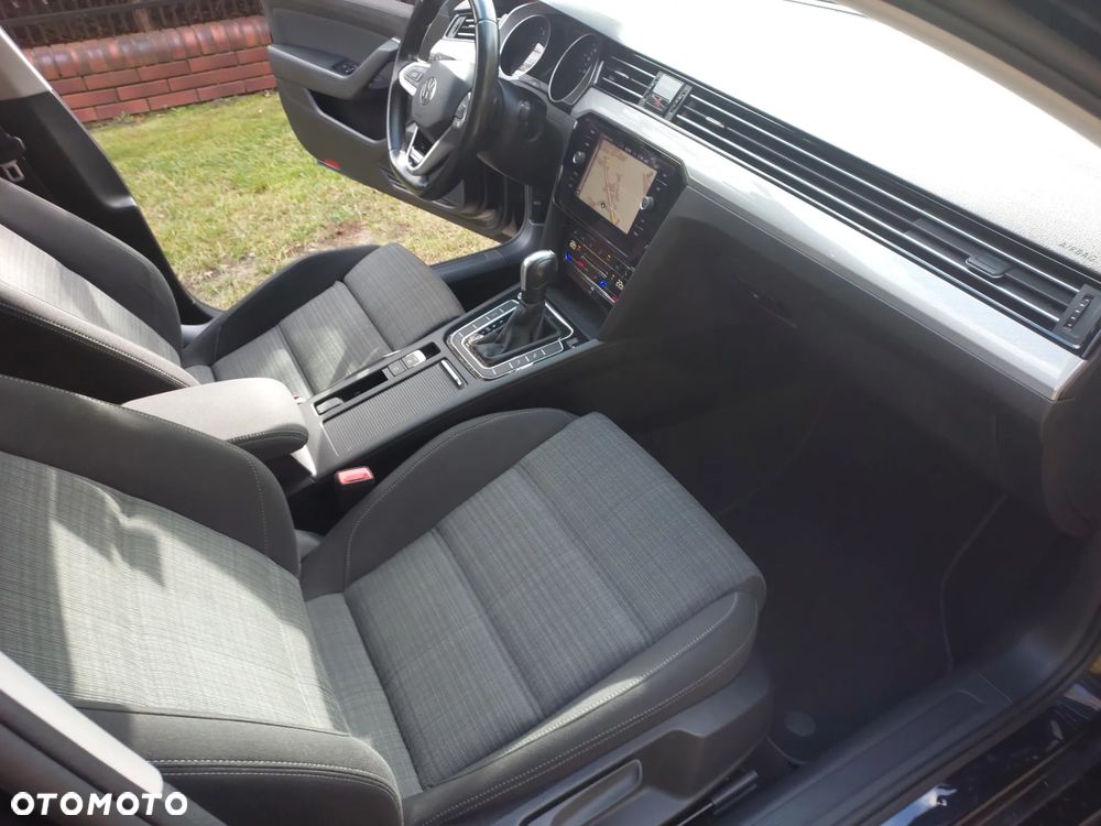 Volkswagen Passat Variant 2.0 TDI SCR DSG 4Motion Elegance - 11