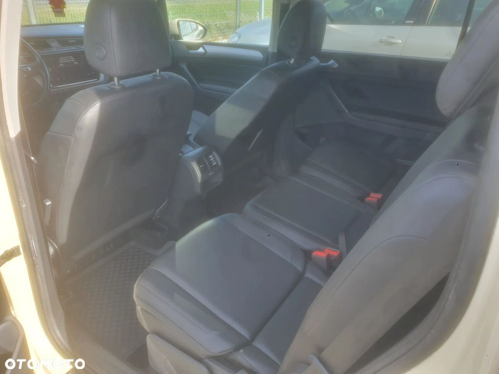 Volkswagen Touran - 15