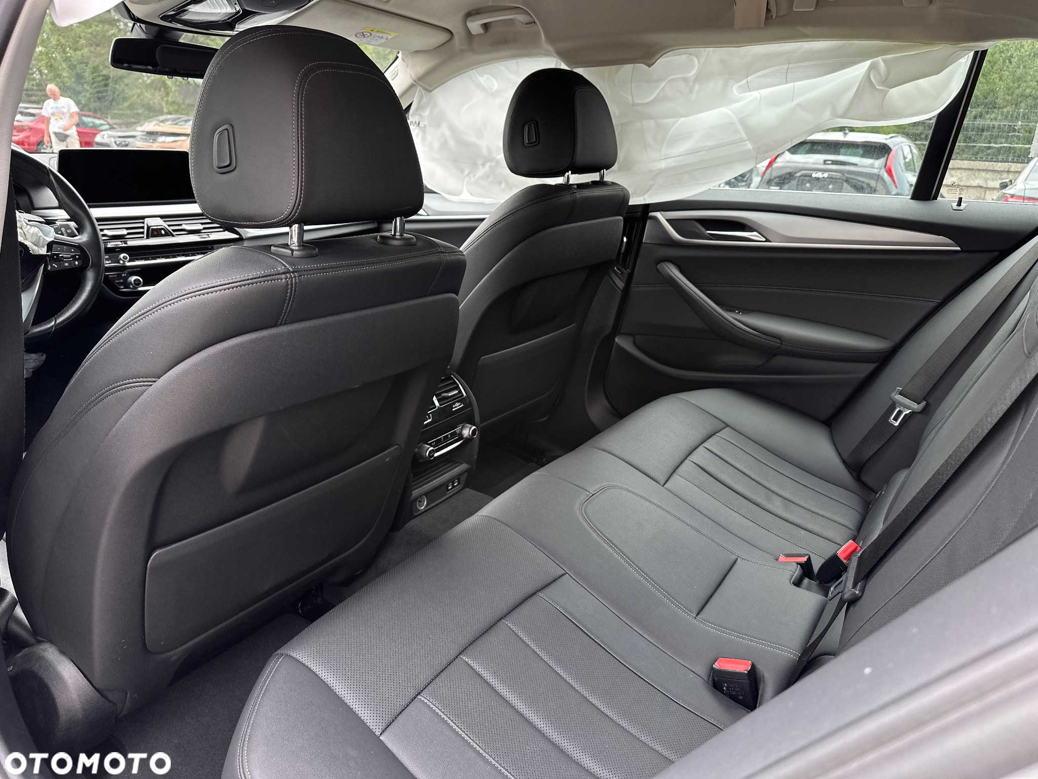 BMW Seria 5 530d xDrive Touring Luxury Line - 11