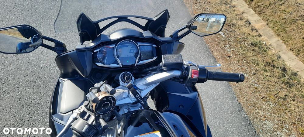 Yamaha FJR - 12