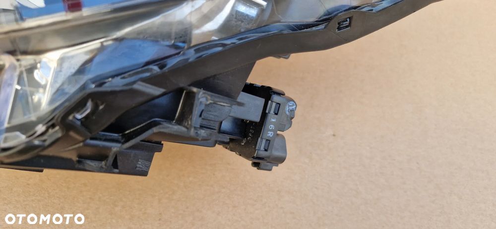 MAZDA 2 DJ 2014 - REFLEKTOR LAMPA PRZÓD LEWA EUROPA ORYGINAŁ OE - 8