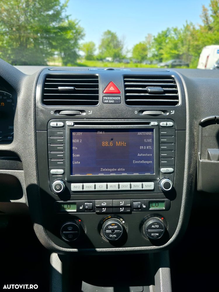 Volkswagen Golf - 3
