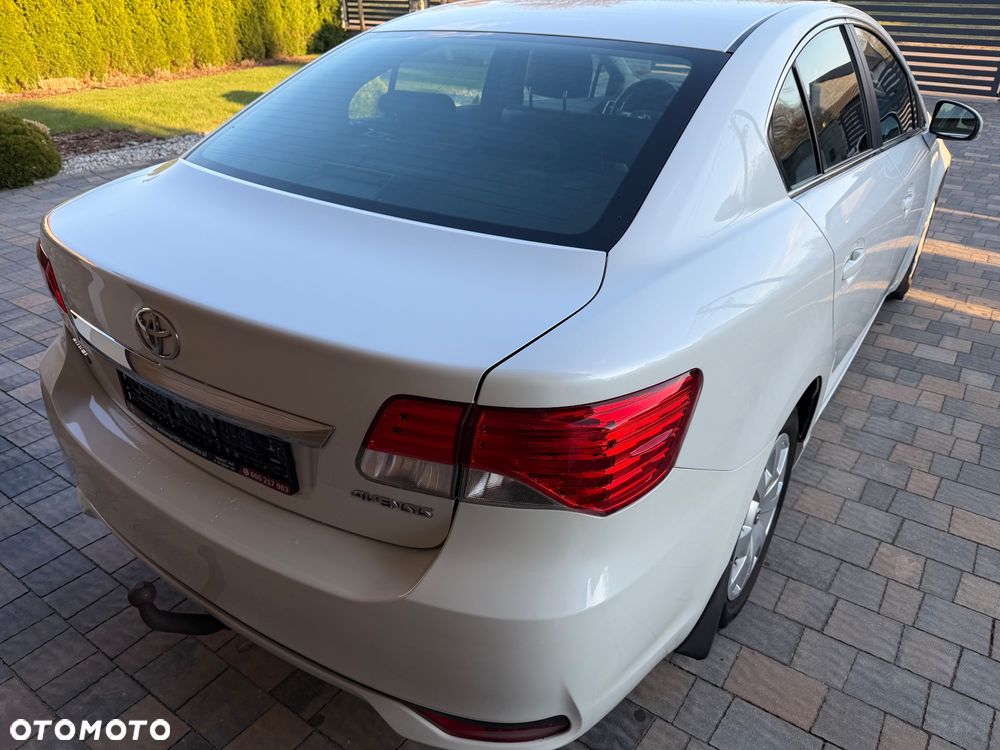 Toyota Avensis 1.8 Sol NAVI - 9