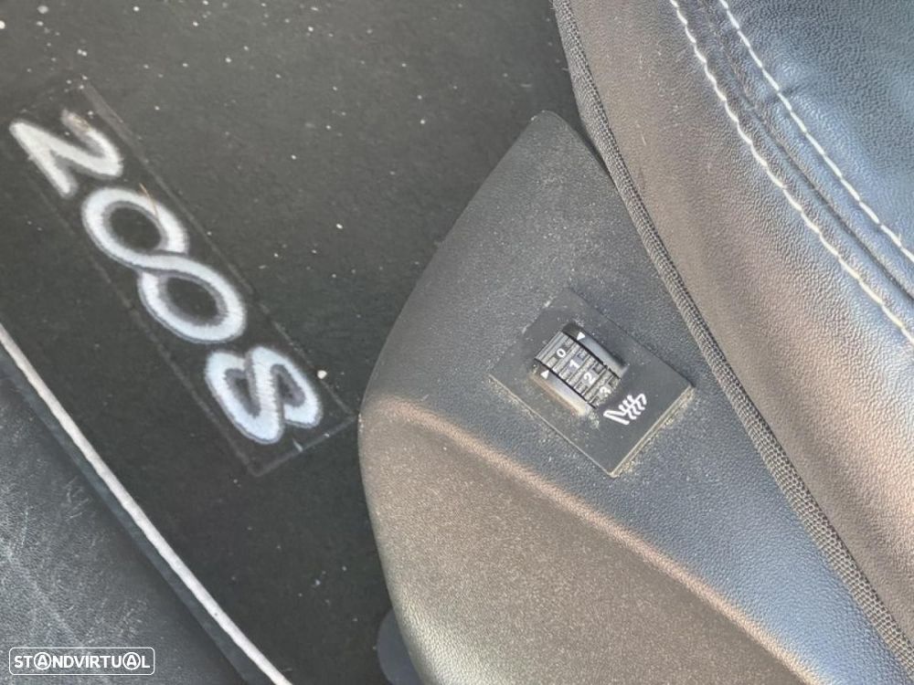 Peugeot 2008 1.6 e-HDi Allure - 19