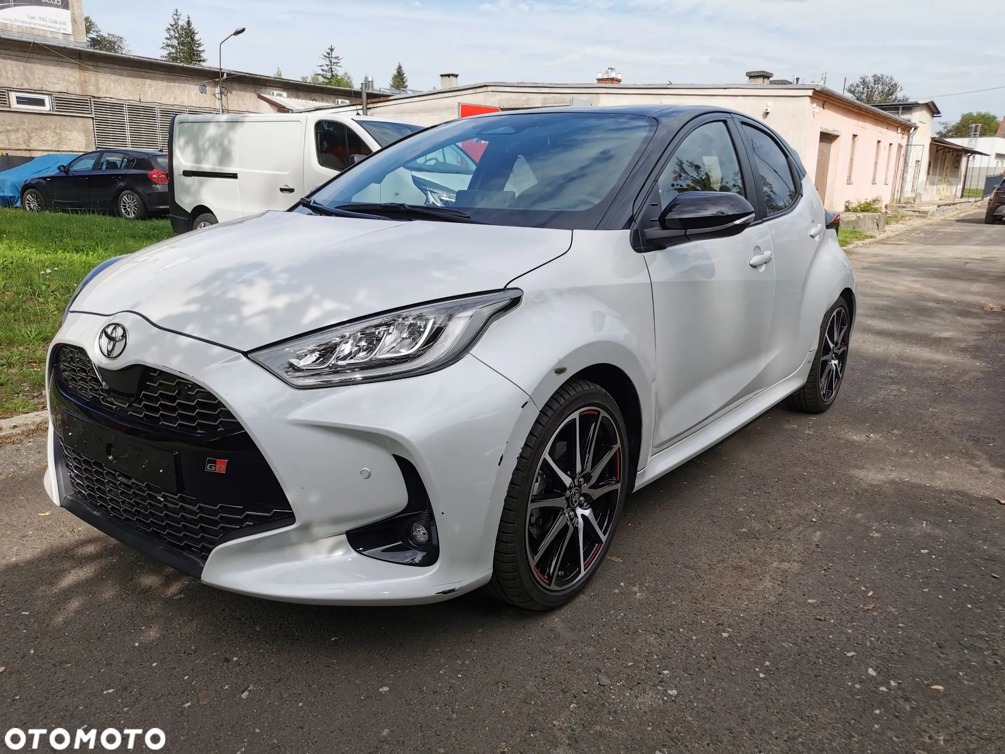 Toyota Yaris Hybrid 1.5 GR Sport - 1
