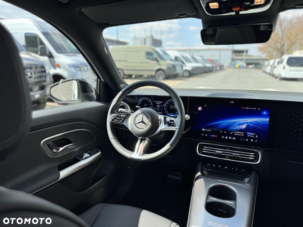 Mercedes-Benz GLB - 11