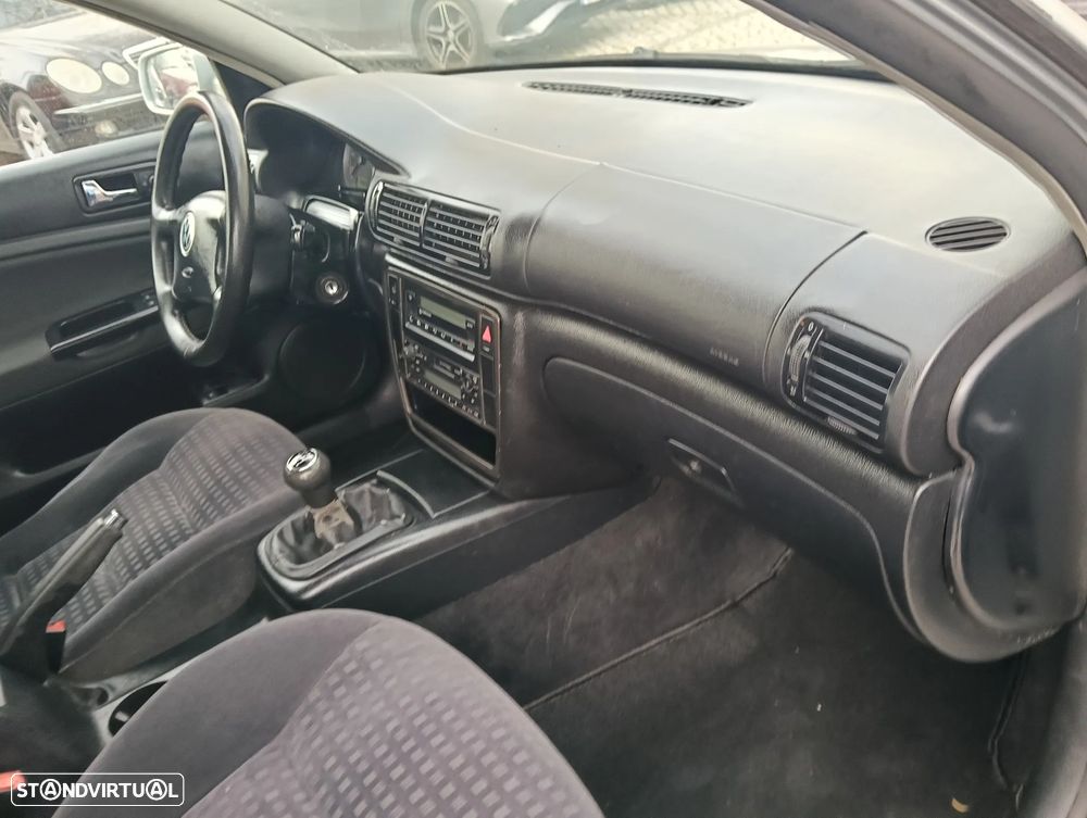 VW Passat 1.9 TDi Highline - 17