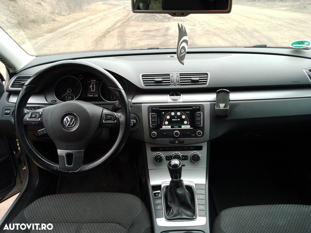 Volkswagen Passat Variant 2.0 Blue TDI SCR Comfortline - 6