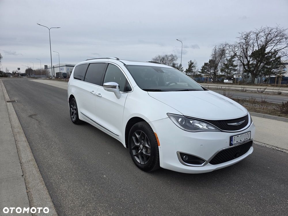 Chrysler Pacifica - 4