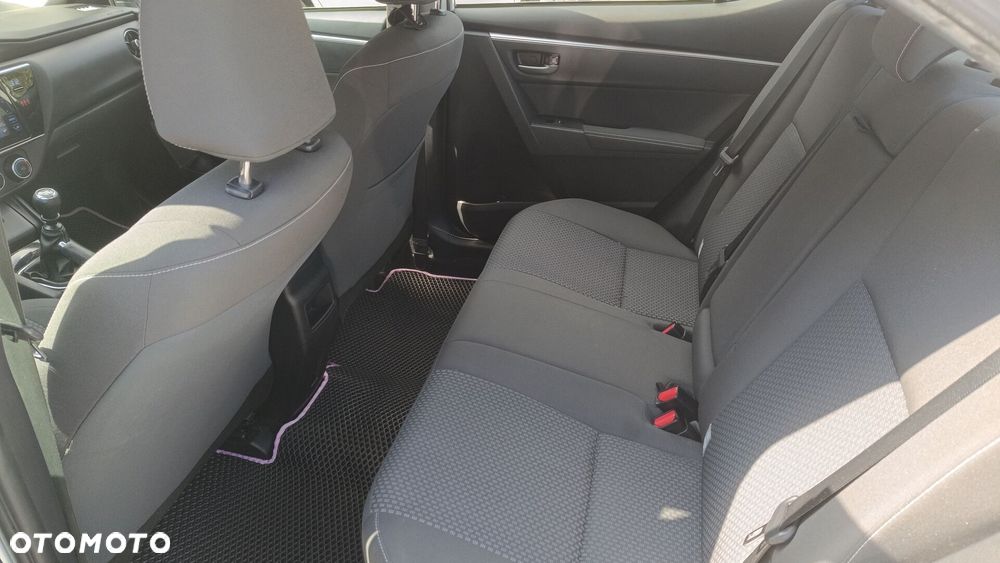 Toyota Corolla 1.6 Classic Plus - 13