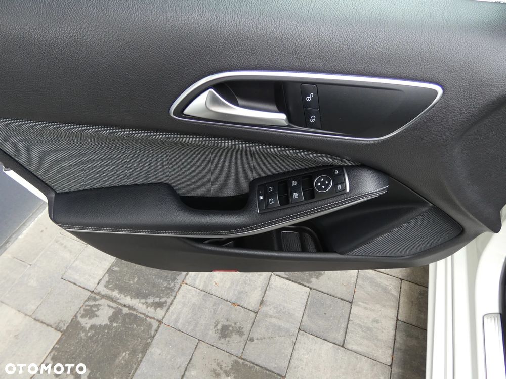 Mercedes-Benz Klasa A 180 (BlueEFFICIENCY) - 30