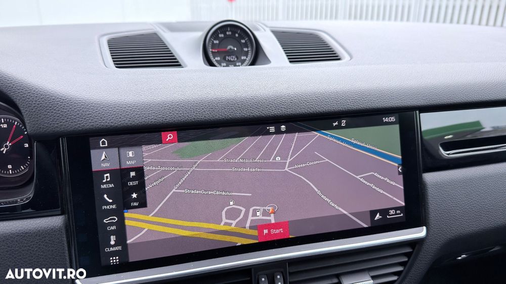 Porsche Cayenne - 25