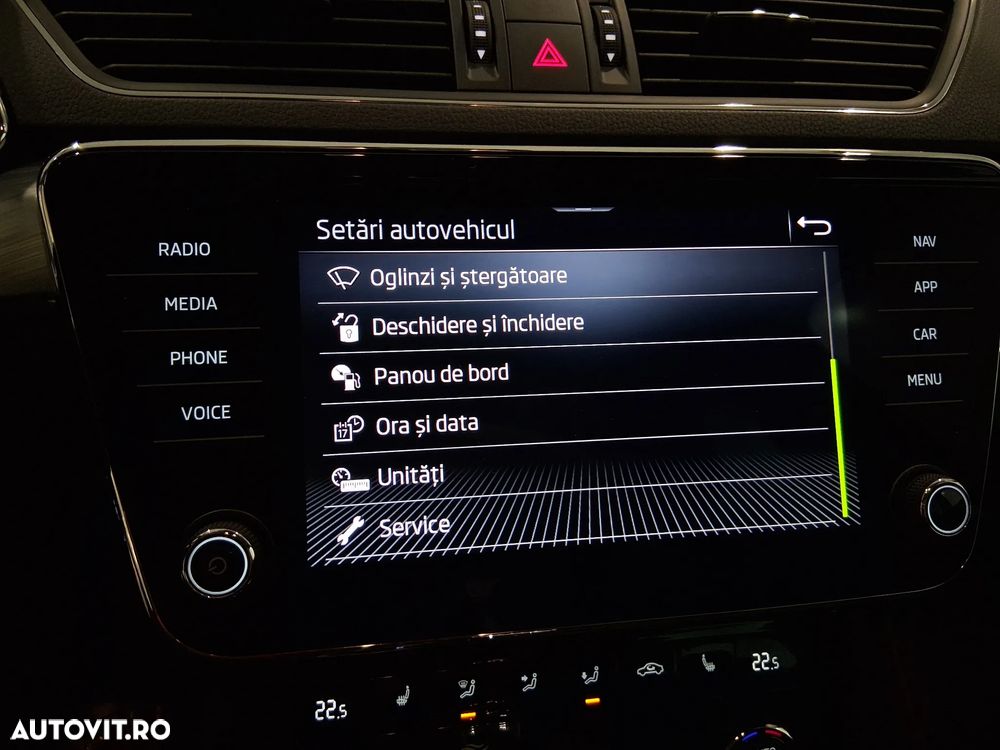 Skoda Superb 2.0 TDI DSG Ambition - 26