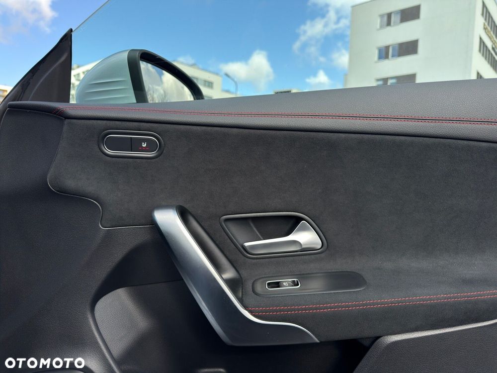 Mercedes-Benz CLA 200 AMG Line 7G-DCT - 26