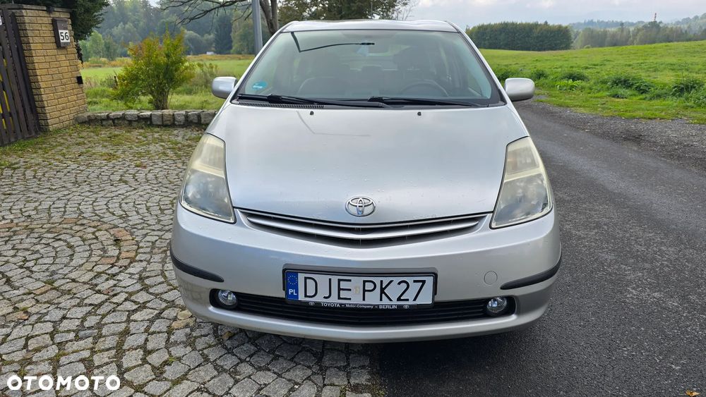 Toyota Prius ver--hybrid-executive - 8