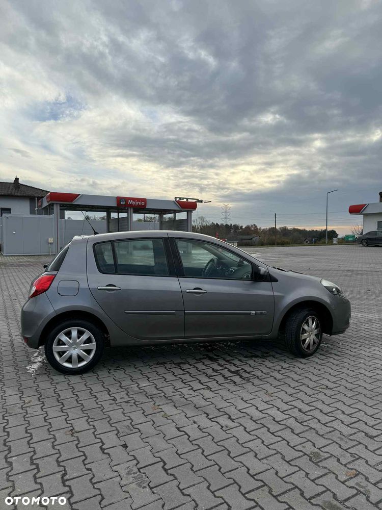 Renault Clio 1.2 16V Alize - 2