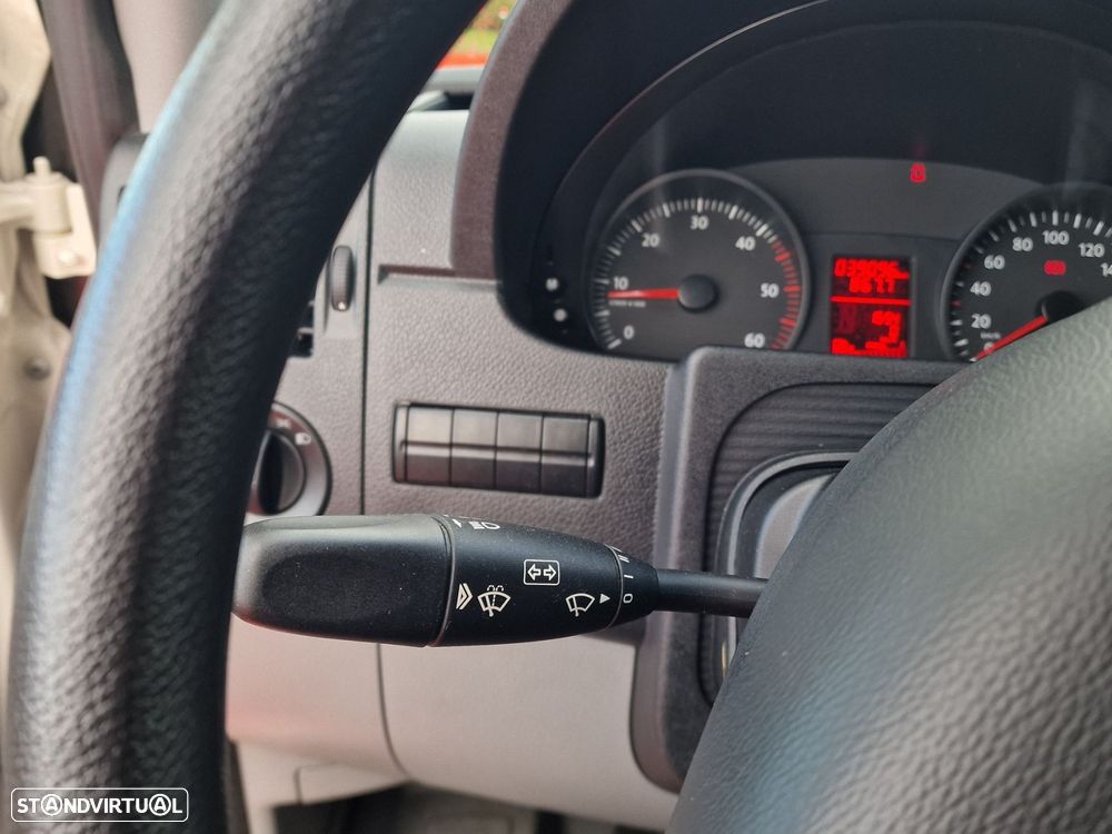 VW Crafter 35 2.5 TDi 136 Média - 11