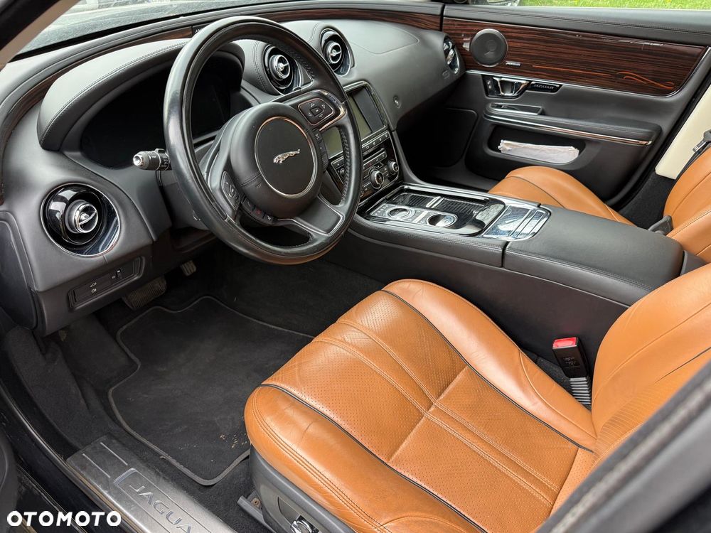 Jaguar XJ 3.0 D V6 LWB Portfolio - 6
