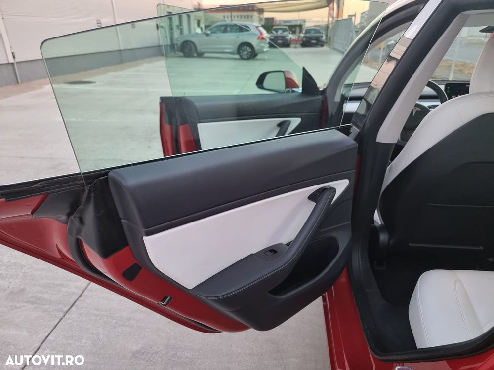 Tesla Model 3 - 12