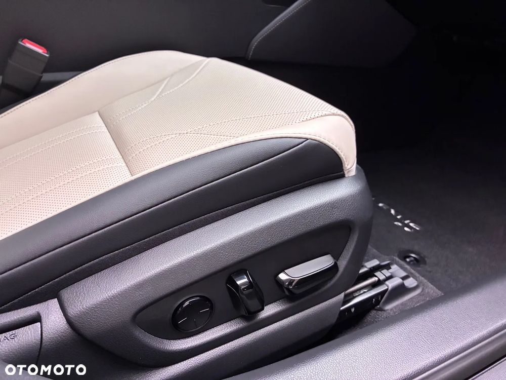 Lexus ES 300h Omotenashi - 14