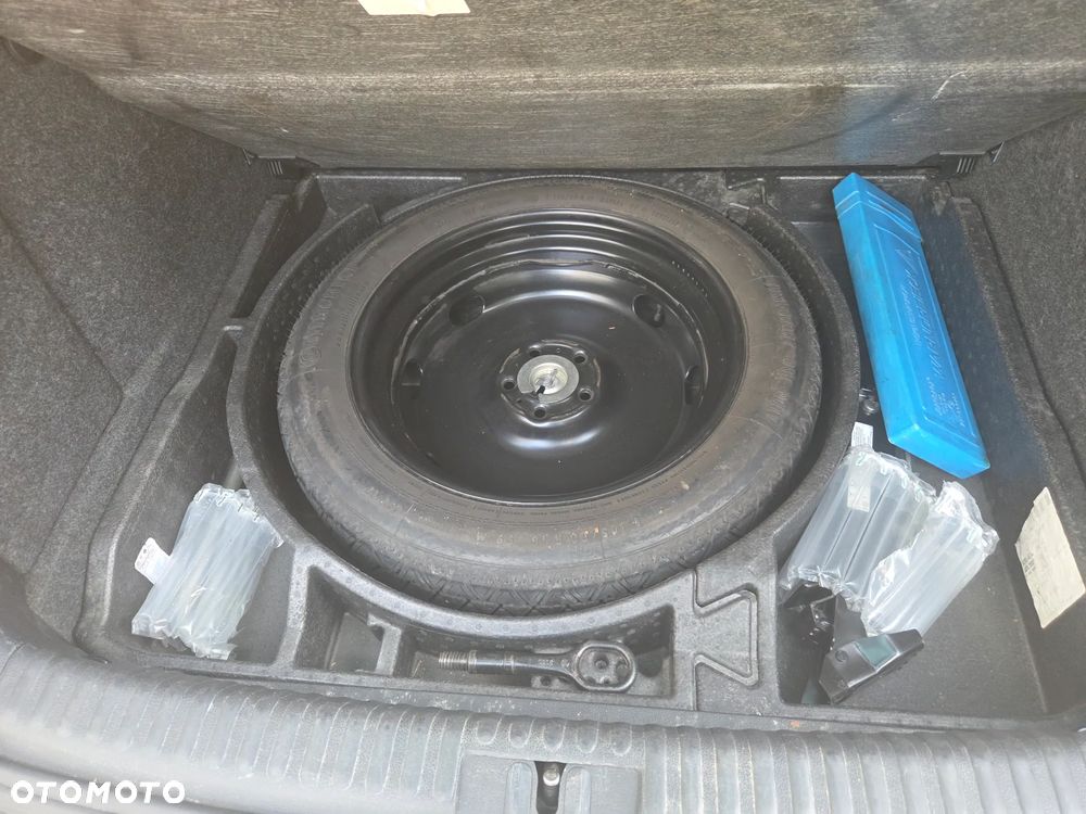 Volkswagen Tiguan - 31