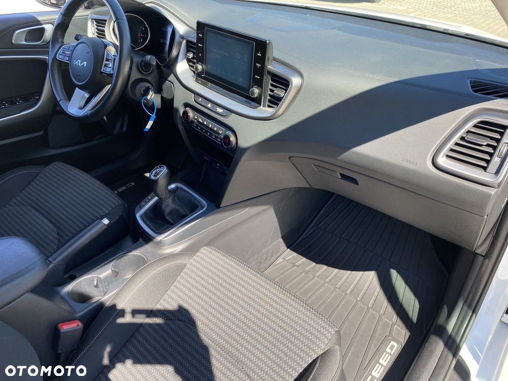 Kia Ceed - 16
