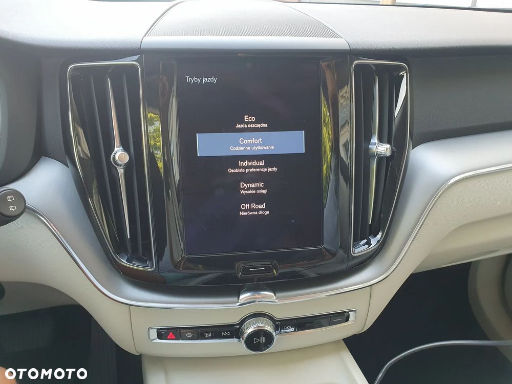 Volvo XC 60 B4 B Geartronic Momentum Pro - 11