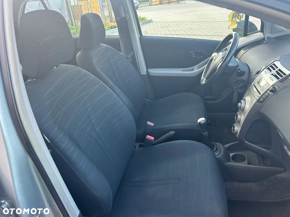 Toyota Yaris 1.3 VVT-i Sol - 24