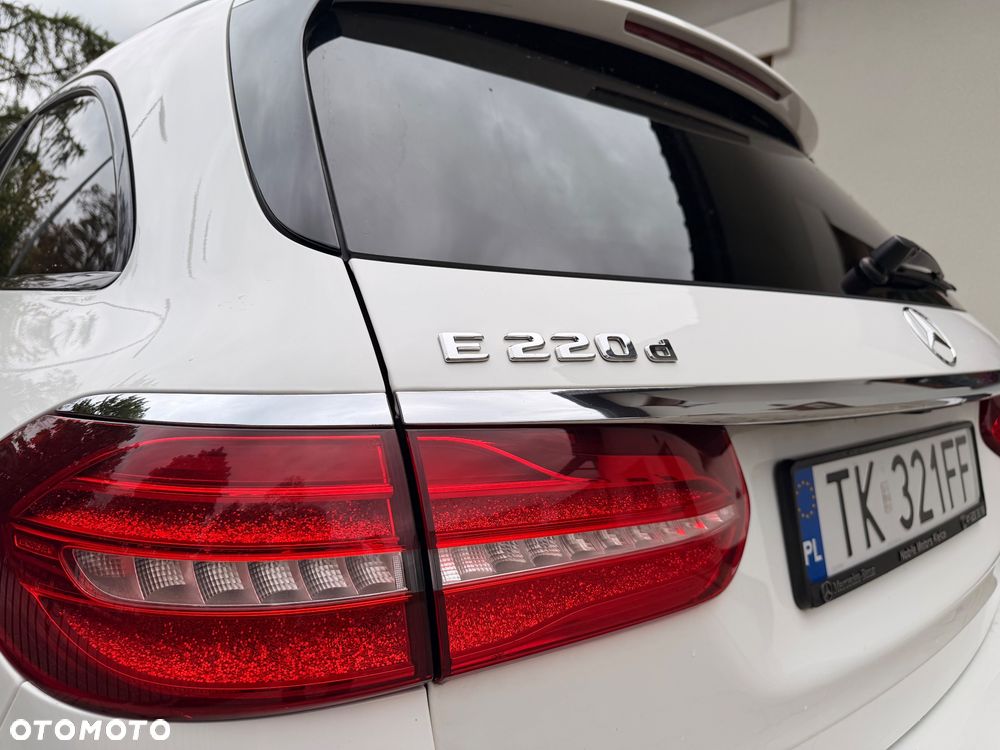 Mercedes-Benz Klasa E 220 d 4-Matic 9G-TRONIC - 12