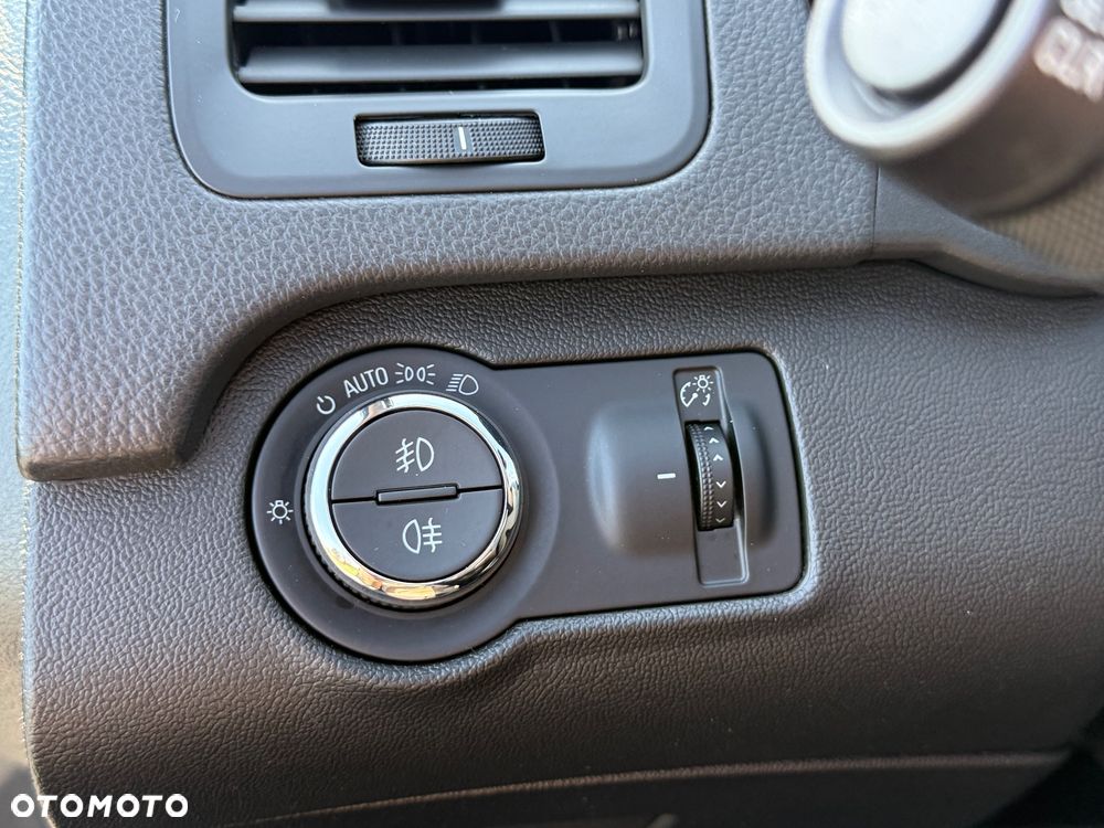 Opel Insignia 2.0 Turbo Automatik - 11