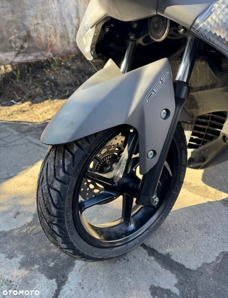 Yamaha NMAX - 8