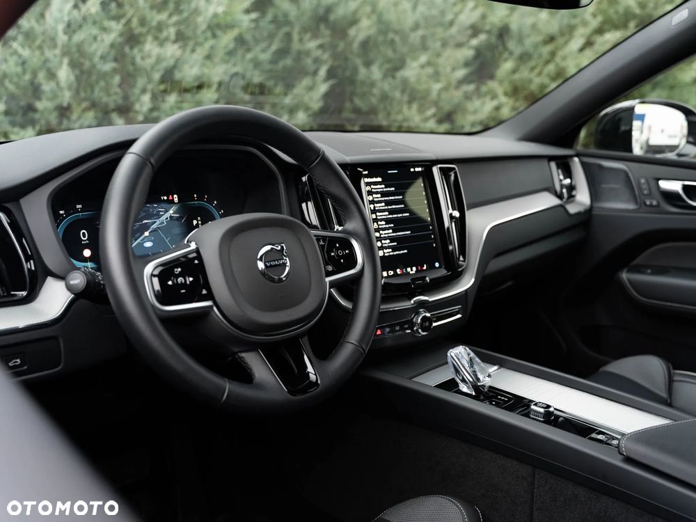 Volvo XC 60 B5 B AWD Plus Dark - 16