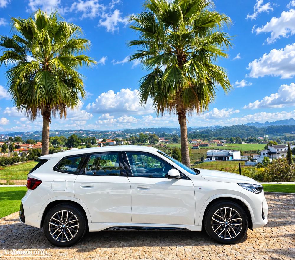 BMW iX1 xDrive30 M Sport Pack - 11