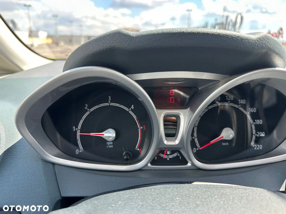 Ford Fiesta 1.6 TDCi DPF Gold X - 28