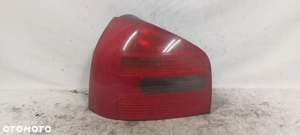 .  TYL TYLNA LAMPA LEWA AUDI A3 8L - 1