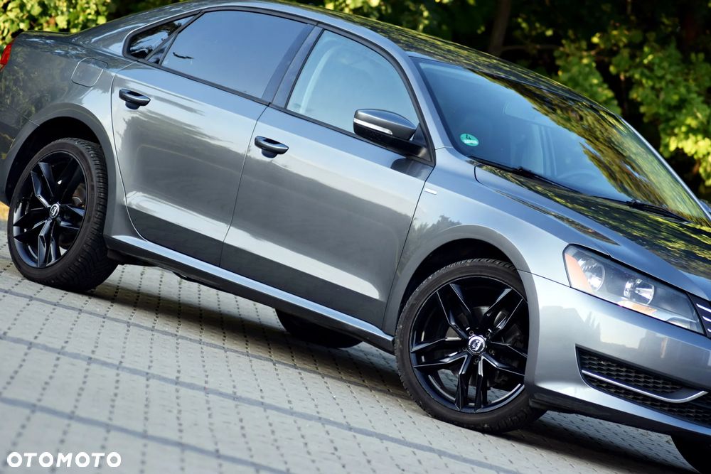 Volkswagen Passat - 1