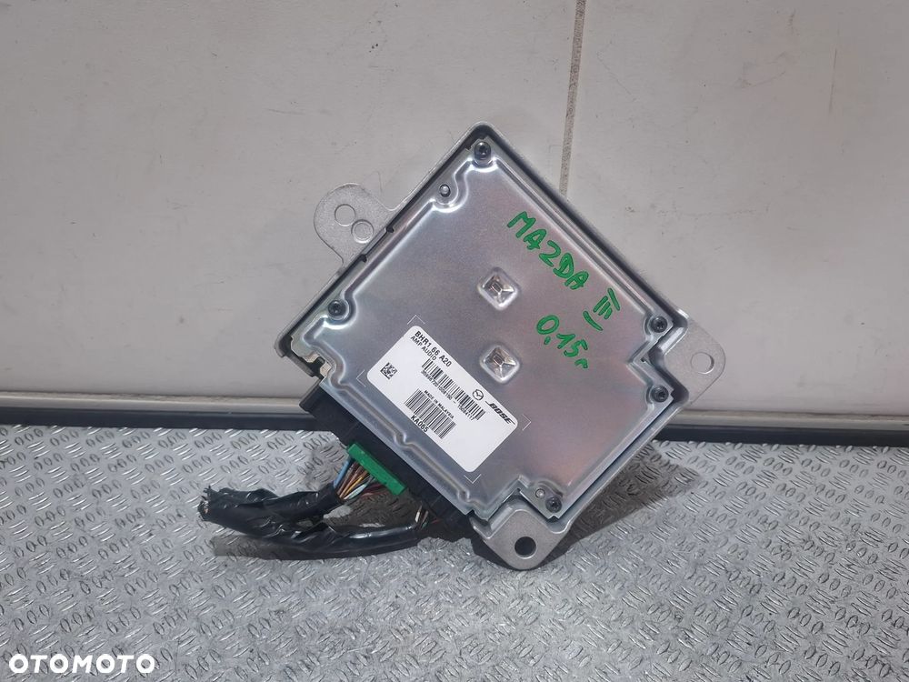 Wzmacniacz Bose Mazda III 2015 rok nr BHR166A20 - 2