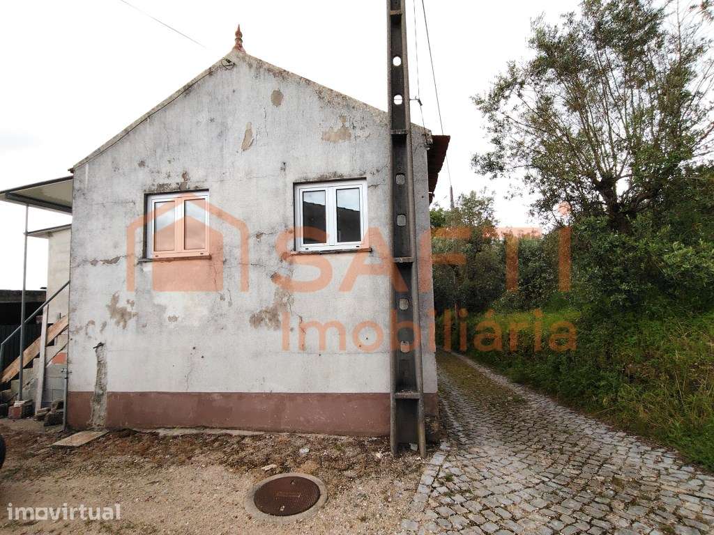 MORADIA T3, COM TERRENO, FURO DE ÁGUA E ANEXOS - Grande imagem: 2/49