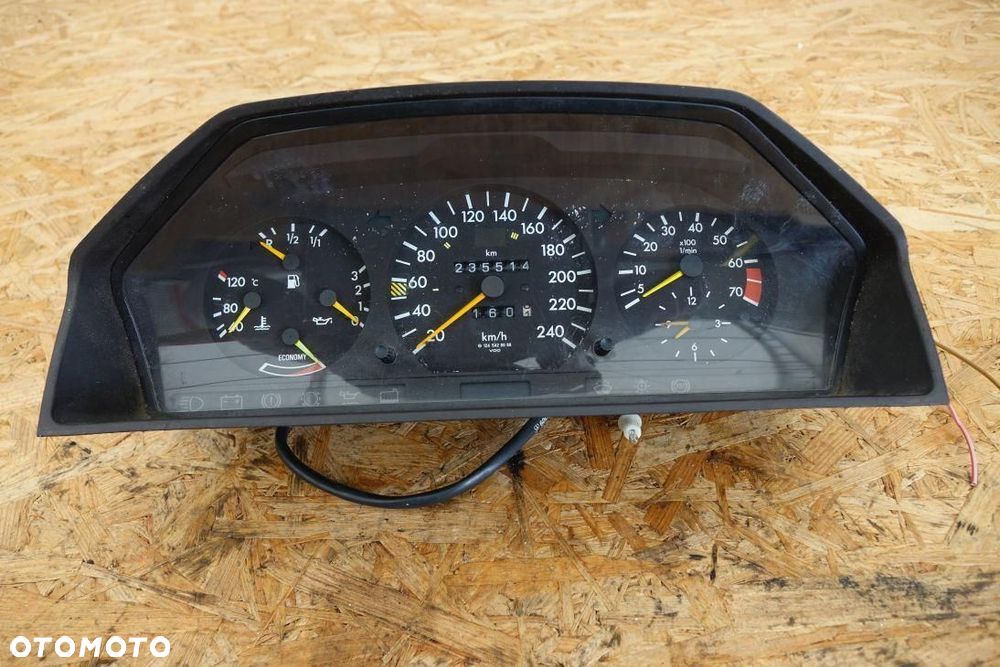 LICZNIK ZEGARY EU MERCEDES W124 BENZYNA 1245438922 - 1